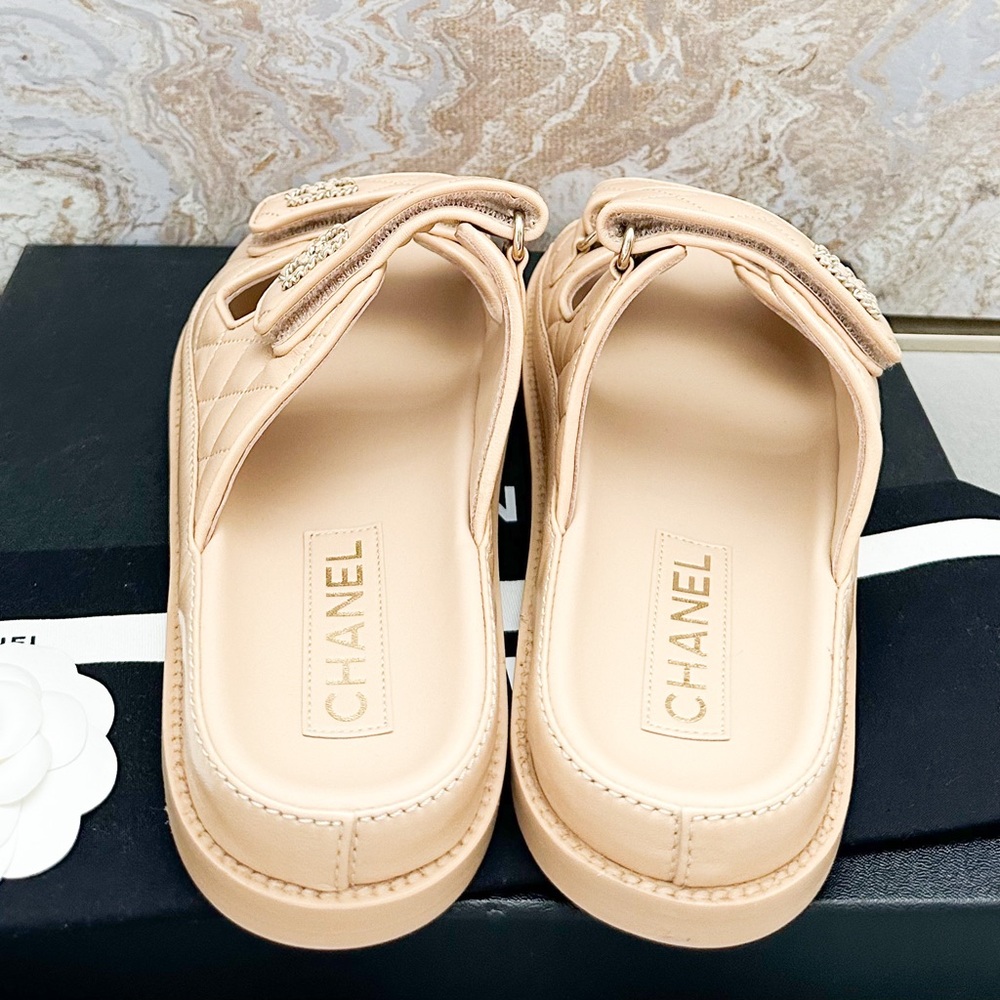 New! Lambskin Quilted Velcro Dad Chain CC Slide Sandals - Picture 8 of 12